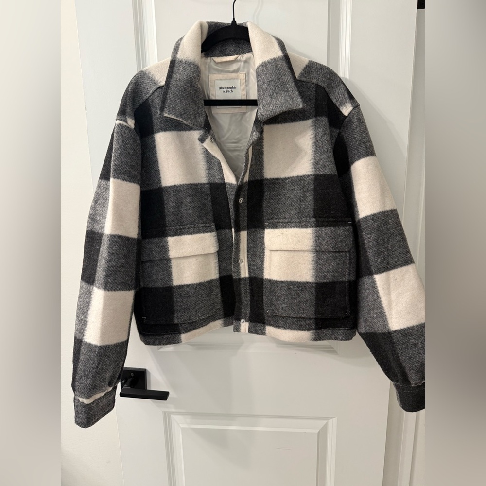 Abercrombie & Fitch Plaid Cropped Jacket